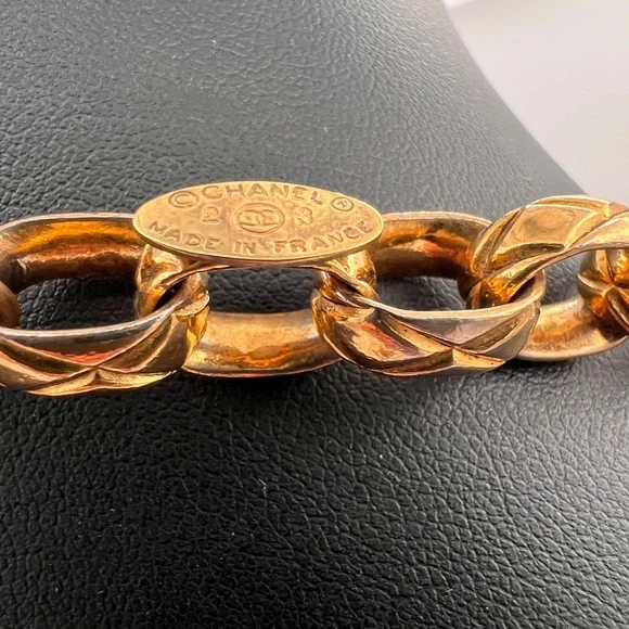 CHANEL Vintage 24k Gold Plated Necklace - Picture 7 of 8